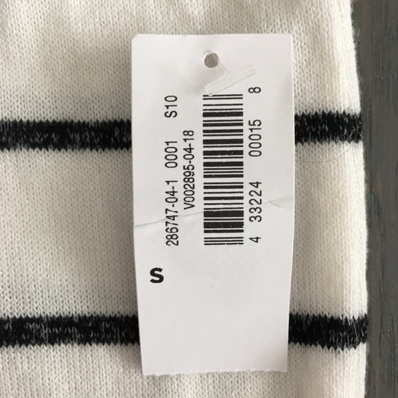 3/$20 NWT Old Navy Luxe Striped Raglan Sleeve Tee, size Small 🖤 - Picture 9 of 12